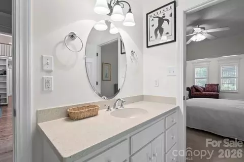 Bath - 1024 Lyndon Dr, Lancaster, SC 29720 photo 2 of 5