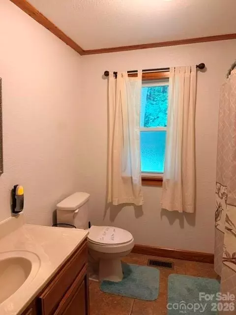 Bath - 196 Austin Dr, Marion, NC 28752 photo 1 of 2