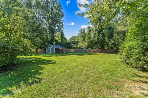 Exterior - 2495 Piney Rd, Morganton, NC 28655 photo 5 of 6