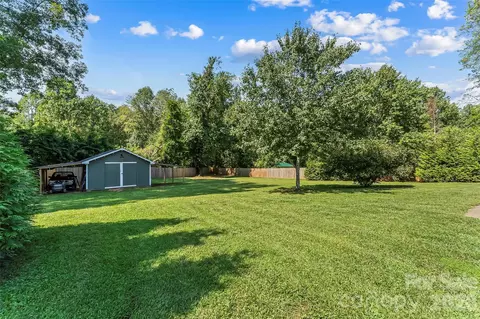 Exterior - 2495 Piney Rd, Morganton, NC 28655 photo 4 of 6