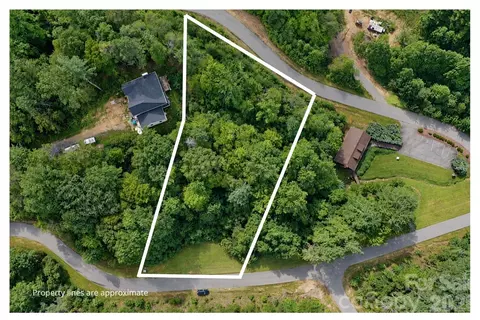 18 Mountain Magnolia Dr, Leicester, NC 28748