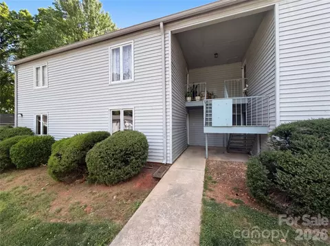 2020 Stoney Point Ln, Charlotte, NC 28210