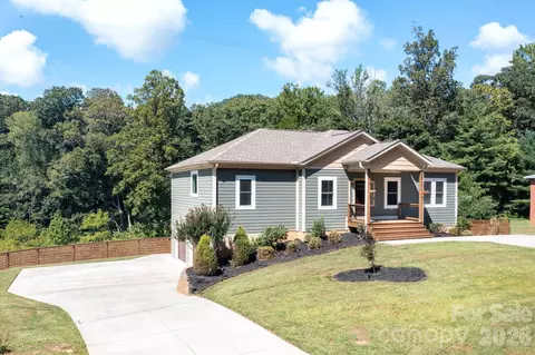 139 Ridge Rd, Candler, NC 28715
