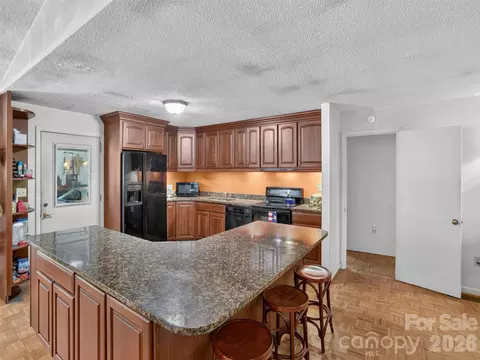 Kitchen - 484 Briar Patch Ln, Saluda, NC 28773 photo 2 of 2