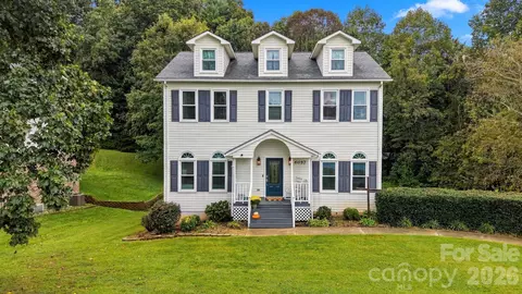 6057 Gold Creek Estate Dr, Hickory, NC 28601