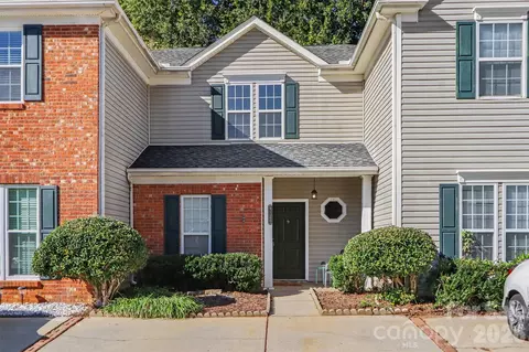 9120 Treyburn Dr, Charlotte, NC 28216