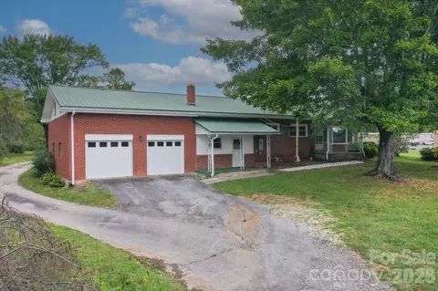 22 Madrid Ln, Hendersonville, NC 28792