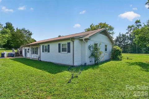 201 Cedarcrest Dr, Mooresville, NC 28115
