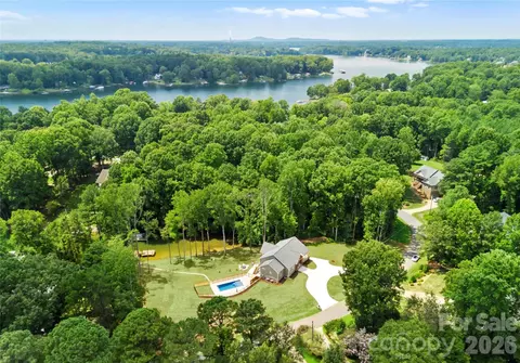 143 Hideaway Ln, Mooresville, NC 28117