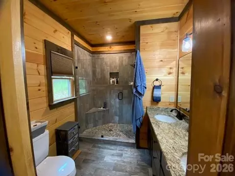 Bath - 50 Devin Dr, Murphy, NC 28906 photo 2 of 4