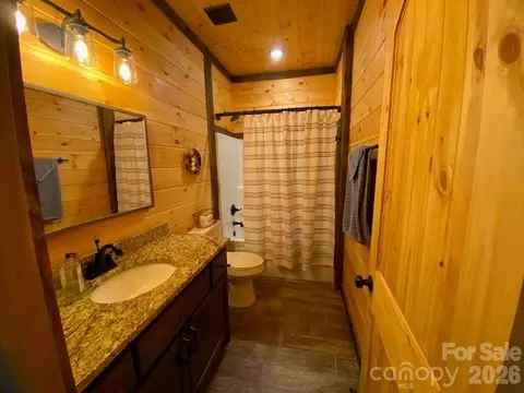 Bath - 50 Devin Dr, Murphy, NC 28906 photo 4 of 4