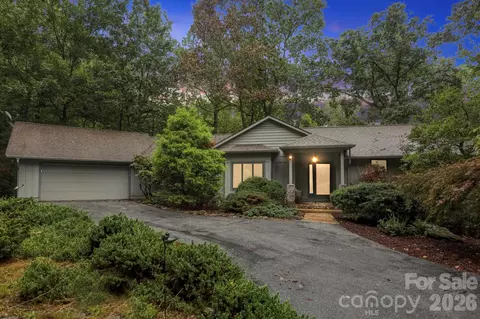 9 Laurel Forest Dr, Horse Shoe, NC 28742