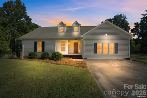 1829 Kenmore Dr, Statesville, NC 28625