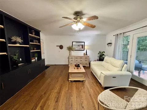 Living - 707 W Barr St, Lancaster, SC 29720 photo 2 of 4