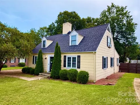 Exterior - 707 W Barr St, Lancaster, SC 29720 photo 2 of 8