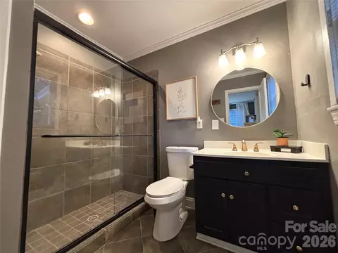 Bath - 707 W Barr St, Lancaster, SC 29720 photo 2 of 4