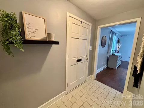 Entry Way - 707 W Barr St, Lancaster, SC 29720 photo 2 of 2