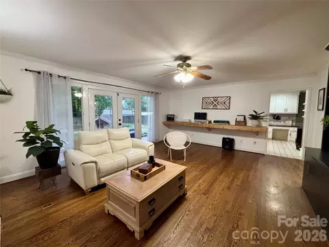 Living - 707 W Barr St, Lancaster, SC 29720 photo 1 of 4
