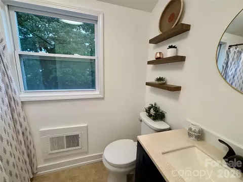 Bath - 707 W Barr St, Lancaster, SC 29720 photo 3 of 4