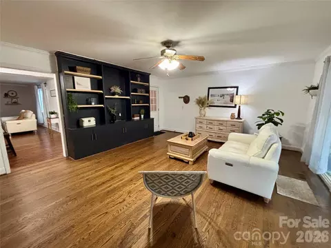 Living - 707 W Barr St, Lancaster, SC 29720 photo 3 of 4
