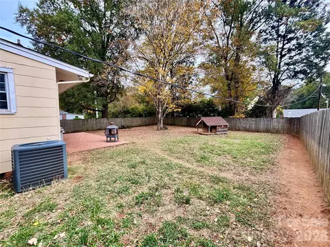 Exterior - 707 W Barr St, Lancaster, SC 29720 photo 7 of 8