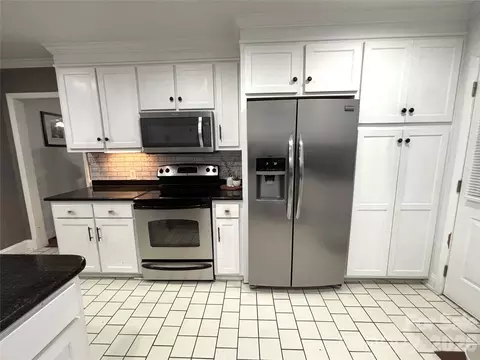 Kitchen - 707 W Barr St, Lancaster, SC 29720 photo 3 of 4