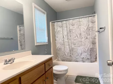 Bath - 2051 E Park Dr, Lancaster, SC 29720 photo 3 of 4