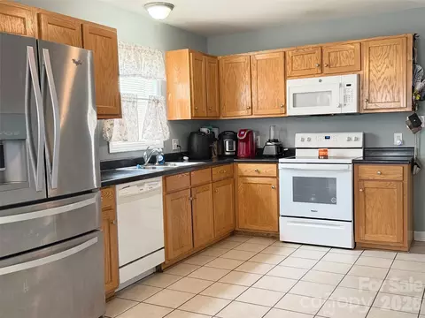 Kitchen - 2051 E Park Dr, Lancaster, SC 29720 photo 4 of 5