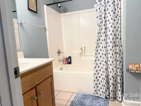 Bath - 2051 E Park Dr, Lancaster, SC 29720 photo 2 of 4