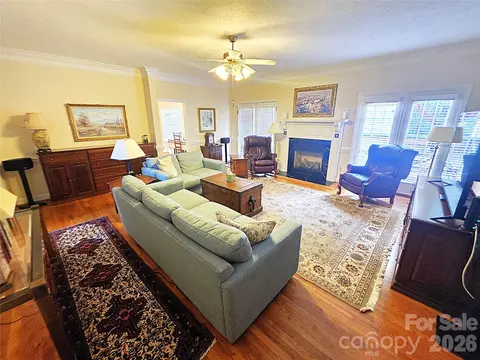 Living - 408 5th Ne Ave NE, Conover, NC 28613 photo 4 of 4
