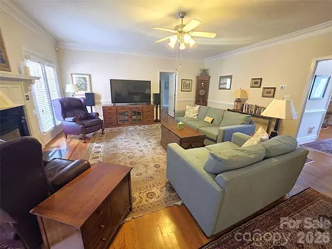 Living - 408 5th Ne Ave NE, Conover, NC 28613 photo 3 of 4
