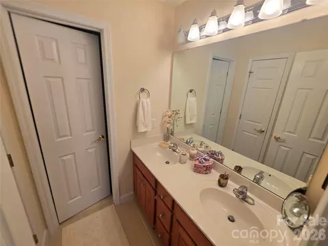 Bath - 408 5th Ne Ave NE, Conover, NC 28613 photo 4 of 4