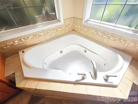 Bath - 408 5th Ne Ave NE, Conover, NC 28613 photo 1 of 4