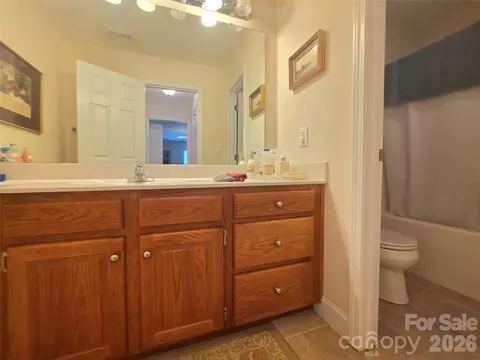 Bath - 408 5th Ne Ave NE, Conover, NC 28613 photo 3 of 4
