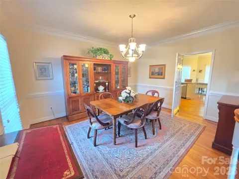 Dining - 408 5th Ne Ave NE, Conover, NC 28613 photo 1 of 2