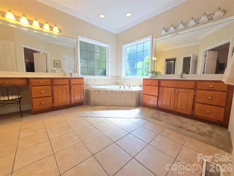 Bath - 408 5th Ne Ave NE, Conover, NC 28613 photo 2 of 4