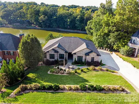 631 46th Avenue Ne Dr NE, Hickory, NC 28601