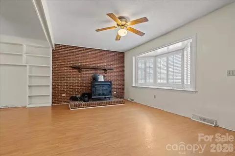 Living - 630 E Pigg St, Pageland, SC 29728 photo 3 of 7
