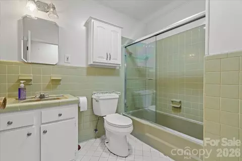 Bath - 630 E Pigg St, Pageland, SC 29728 photo 1 of 2