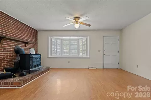 Living - 630 E Pigg St, Pageland, SC 29728 photo 4 of 7