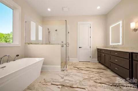Bath - 978 Mapleton Ln, Columbus, NC 28722 photo 1 of 4