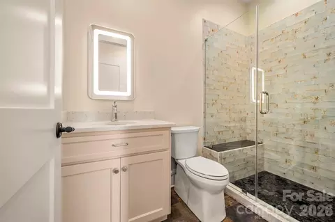 Bath - 978 Mapleton Ln, Columbus, NC 28722 photo 4 of 4