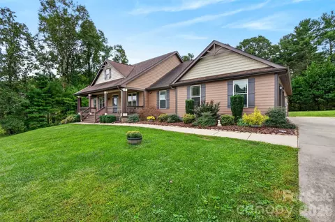 70 King Heights Dr, Fletcher, NC 28732