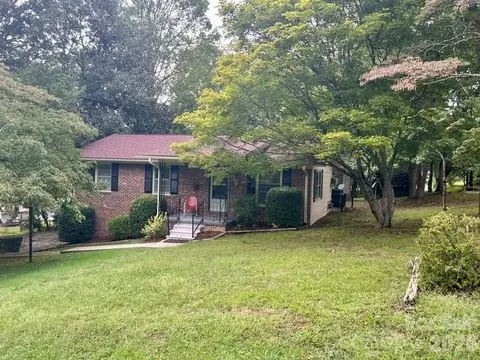 215 Norleon Ave, Hendersonville, NC 28791