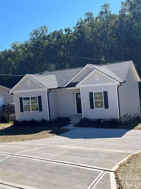 1422 Johnston St, Gastonia, NC 28054