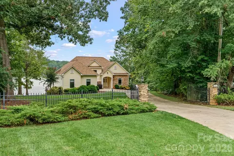 161 Abbotts Ct, Lexington, NC 27292