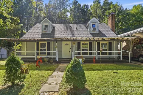 6333 Round Hill Rd, Charlotte, NC 28211