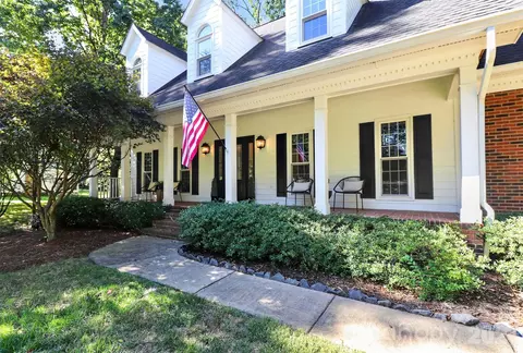 6128 Lake Providence Ln, Charlotte, NC 28277