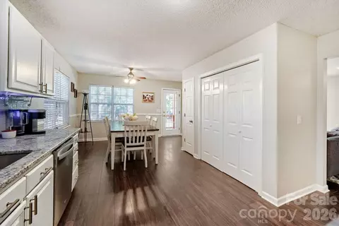 Kitchen - 7742 Red Robin Trl, Denver, NC 28037 photo 4 of 5