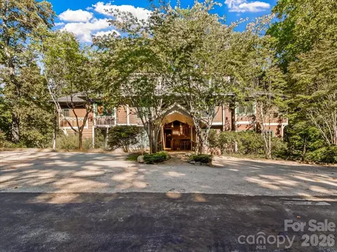 81 Creekside F-301 Way #F-301, Burnsville, NC 28714